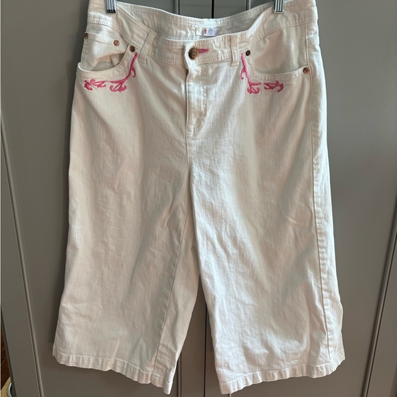 Bill Blass white Capri Pants with Pink Embroidery sz 12 - Picture 1 of 7